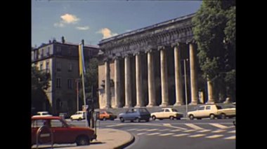 Nimes kasabasının tarihi binaları