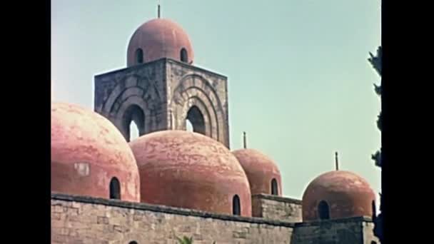 Arabisk arkitektur kyrka San Giovanni degli Eremiti — Stockvideo