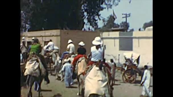 Archival Vallée Temple chameau équitation — Video