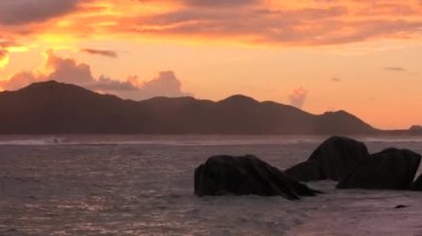 La Digue Günbatımı