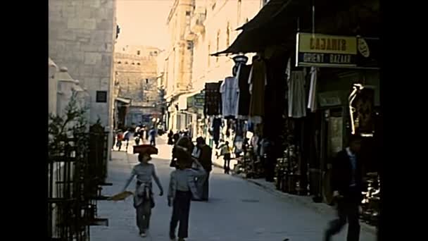 Obchody v jeruzalémské křesťanské čtvrti — Stock video