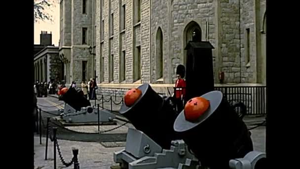 Archival Tower of London guards — Stock Video