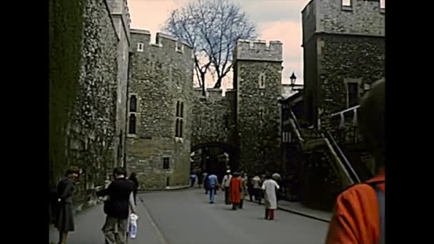 Cortile d'archivio del castello della Torre di Londra — Video Stock