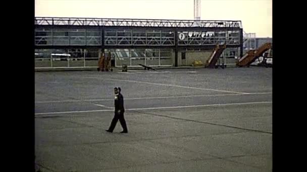 Archival pista do aeroporto de Londres — Vídeo de Stock