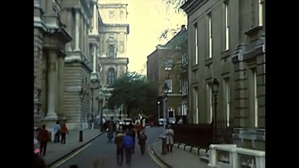Calle Archival Whitehall en el centro de Londres — Vídeo de stock