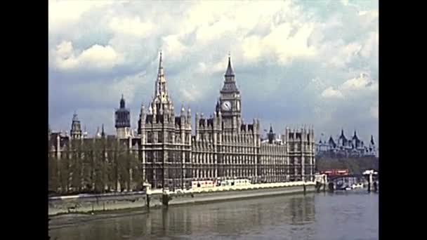 Parlamentspalast von Westminster in London — Stockvideo