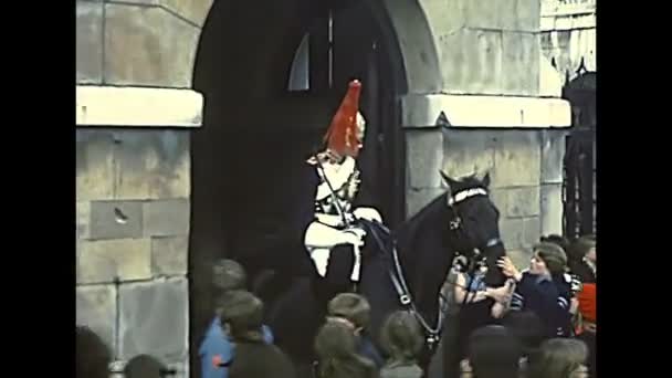 Archival Horse Guards historic building in London — Stock Video