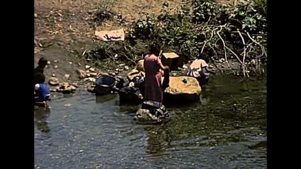 Archival Mexican women washing clothes in México — Vídeo de stock
