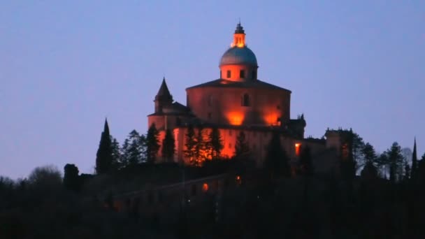 Santuario de San Luca por la noche — Vídeo de stock