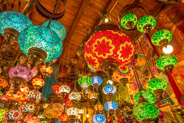 Lámparas de araña de techo árabe — Foto de Stock