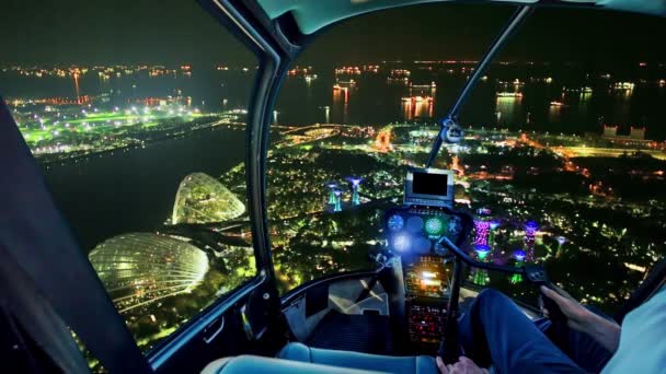 Вертолет на Сингапурском заливе — стоковое видео