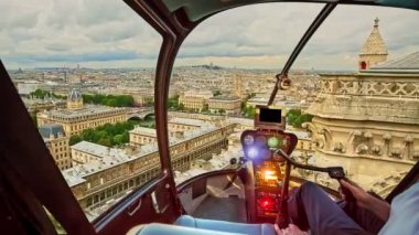 Paris 'in Notre Dame Helikopteri
