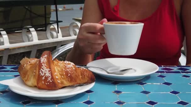 Café de desayuno italiano en la isla de Elba — Vídeo de stock