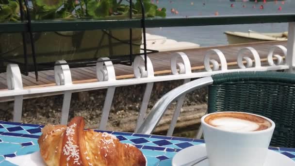 Coffee and croissant in Elba island — Stock Video