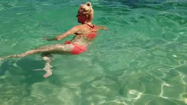 Isla Elba playa natación — Vídeos de Stock