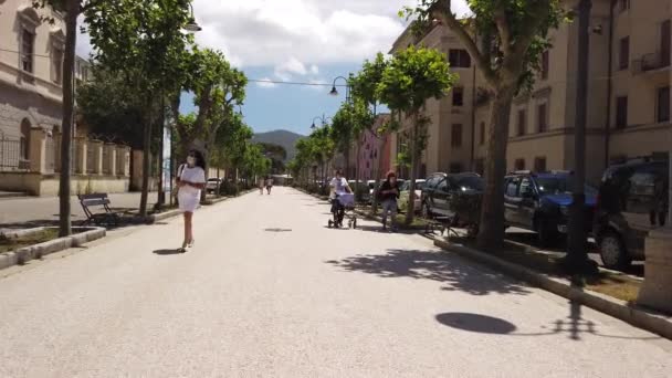 Covid-19 'daki Elba Adası Le Ghiaie Rıhtımı — Stok video