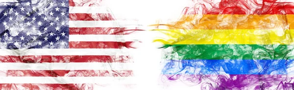 연기가 나는 깃발을 든 미국 과 LGBT 공동체 — 스톡 사진