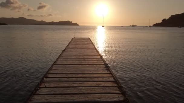 Мистическая деревянная пристань на острове Эльба — стоковое видео