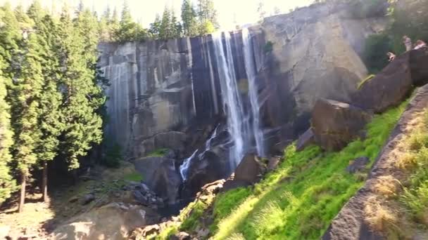 Yosemite nationalpark Vernal Fall vattenfall — Stockvideo