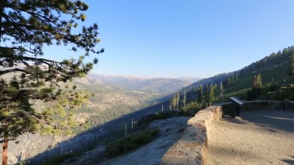 Photographer woman at Washburn Point — Stock Video