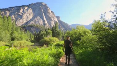 Kings Canyon Zumwalt Çayırı yürüyüşü