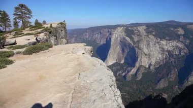 Taft Point 'teki fotoğrafçı kadın.