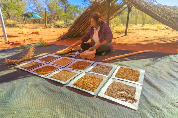 Australian aboriginaalit siemenet — kuvapankkivalokuva