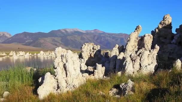 가까이 있는 모 오호 암석 — 비디오