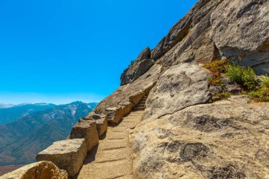 Sequoia Moro Rock merdivenleri