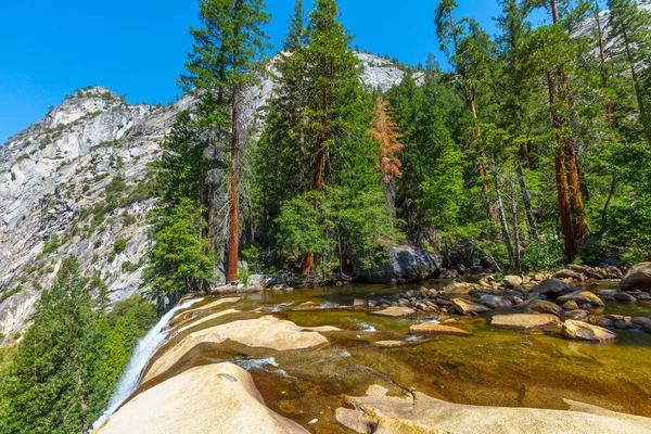 Yosemite National Park Vernal Falls κορυφή — Φωτογραφία Αρχείου