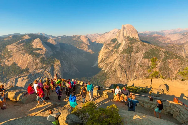 Panorama över halv kupol Yosemite — Stockfoto