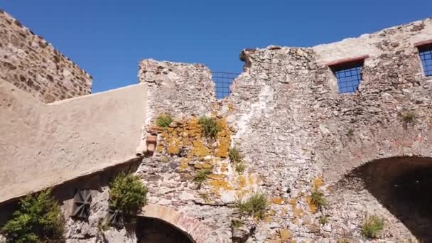 Ruines de la forteresse Volterraio à Elbe — Video