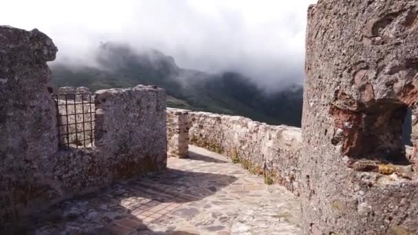 Torre de la fortaleza de Volterraio — Vídeo de stock