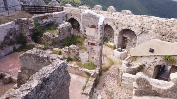 Volterraio Fortress arcade paredes e janelas — Vídeo de Stock