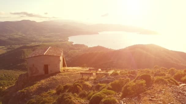 Πορτοφερραίο κόλπο από το Βολτερραίο Όρος ηλιοβασίλεμα — Αρχείο Βίντεο