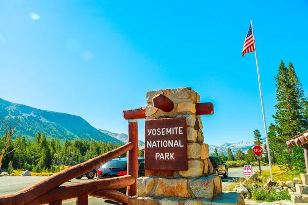 Entrance gate of Yosemite NP — Stock Photo, Image