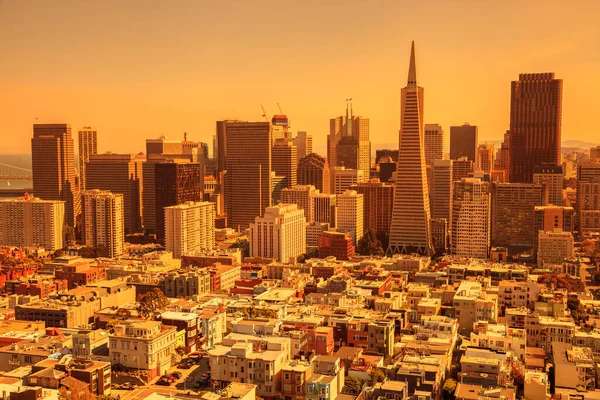 Kouřově oranžová obloha v San Franciscu — Stock fotografie