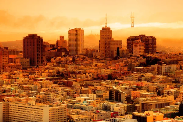 San Francisco 'da dumanlı turuncu gökyüzü — Stok fotoğraf