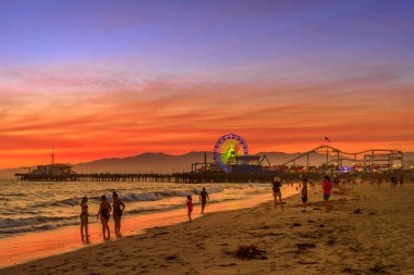Santa Monica İskelesindeki çift