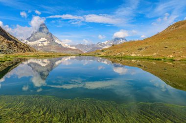 Riffelsee Gölü 'ndeki Matterhorn