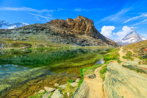 Matterhorn em Riffelsee Lake — Fotografia de Stock