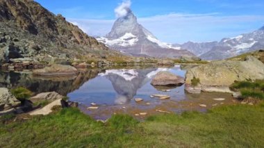 Riffelsee Gölü 'ndeki Matterhorn