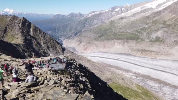 Вид сверху на ледник в Швейцарии — стоковое видео