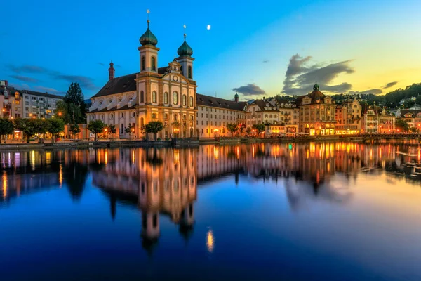 Блакитні Сутінки Озері Люцерн Швейцарії Єзуїтська Церква Святого Франциска Ксав — стокове фото