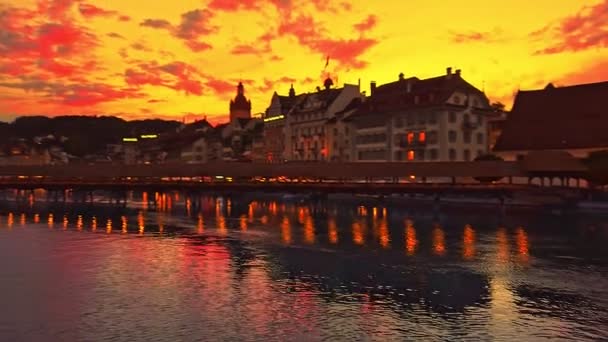 Lucerne Şapeli Köprüsü Karanlık Gün batımı — Stok video
