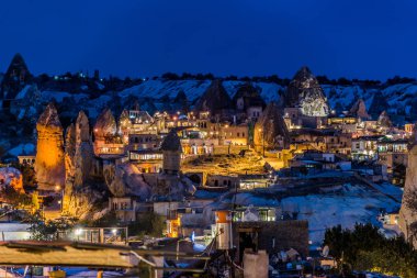 Güzel bir gece görünümünü Göreme, Kapadokya, Türkiye