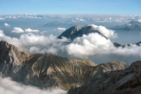 Zugspitze'den Almanya ve Avusturya arasında Alpler'in görünümü