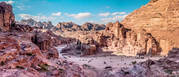 Dünyanın yeni Yedi Harikası'ndan biri olan Petra'nın üzerindeki Yüksek Kurban'a giden yol, Ürdün