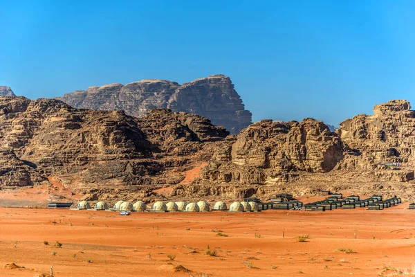 Utsikt Över Öken Lägret Med Martian Kupoler Wadi Rum Jordanien Stockbild