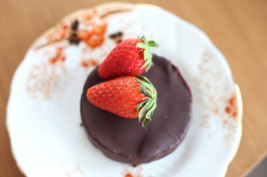 Peynirli tart Çikolata ve Çilek